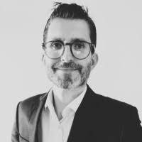 Photo de Nicholas Hazell, responsable commercial du laboratoire LaCoMeD